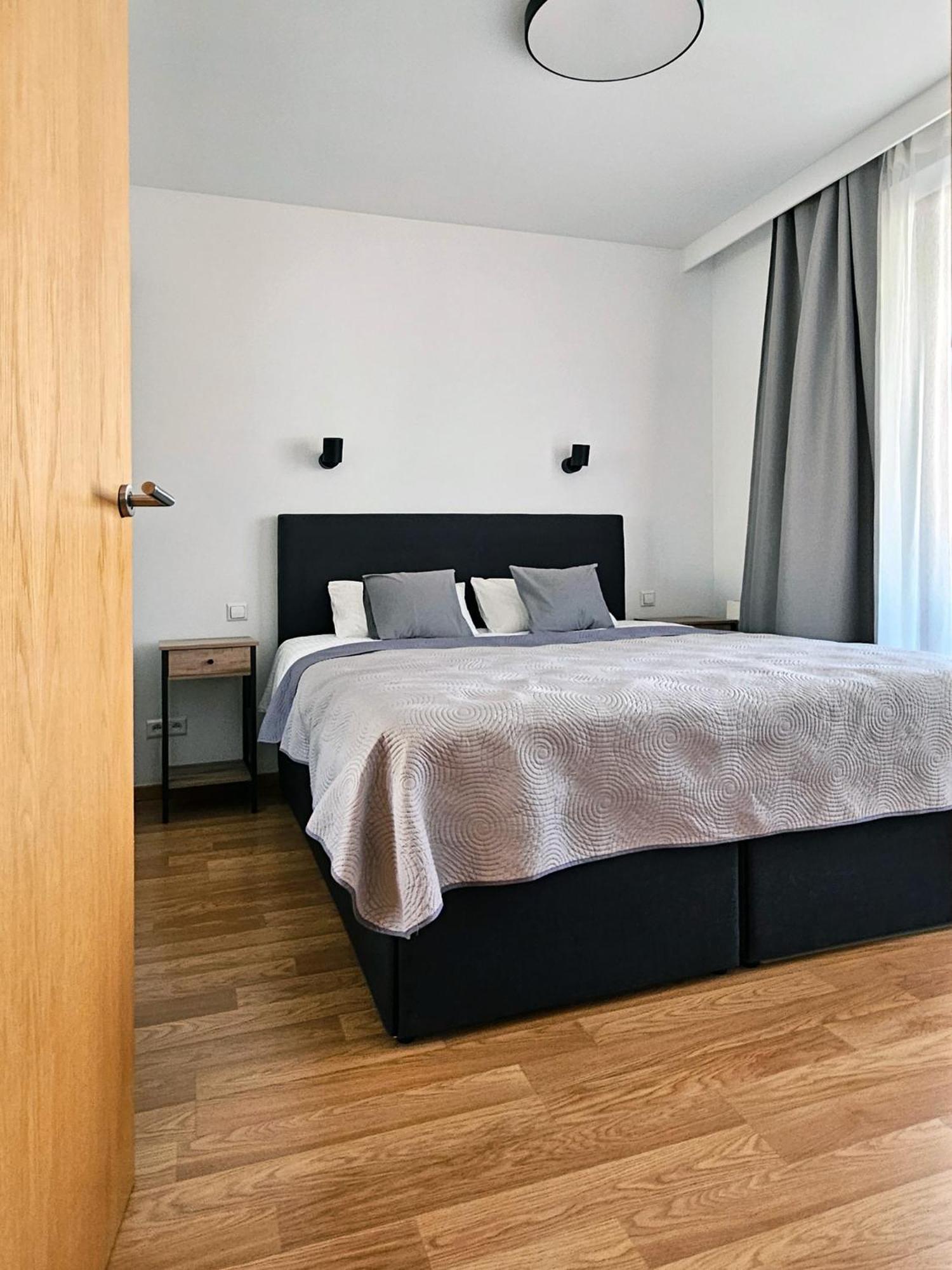 Old Town Plaza Apartment Краков Экстерьер фото